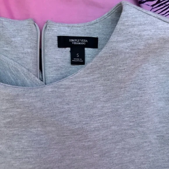 Vera Wang Peplum Blouse – Silky Gray Top – Size Small - Picture 3 of 4